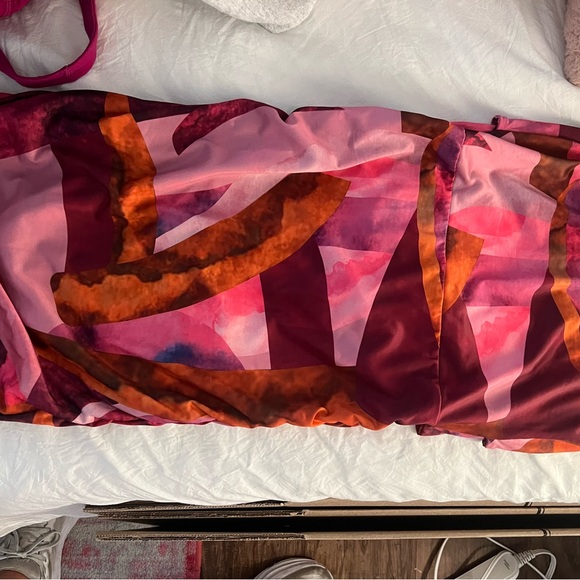 PrettyLittleThing Pink Abstract Print Slinky Ring Detail Cut Out - Picture 8 of 8